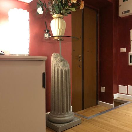 Residenza Giulia Al Colosseo Rome Bagian luar foto